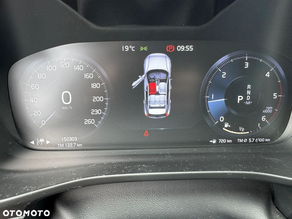 Volvo XC 40 D4 AWD Momentum (Intro Edition) - 8
