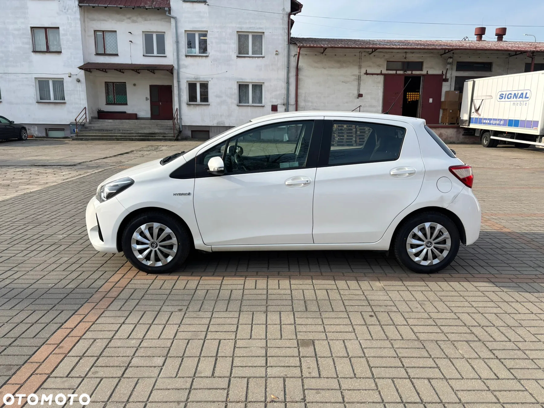 Toyota Yaris Hybrid 100 Premium - 6