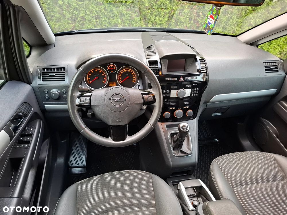 Opel Zafira - 10