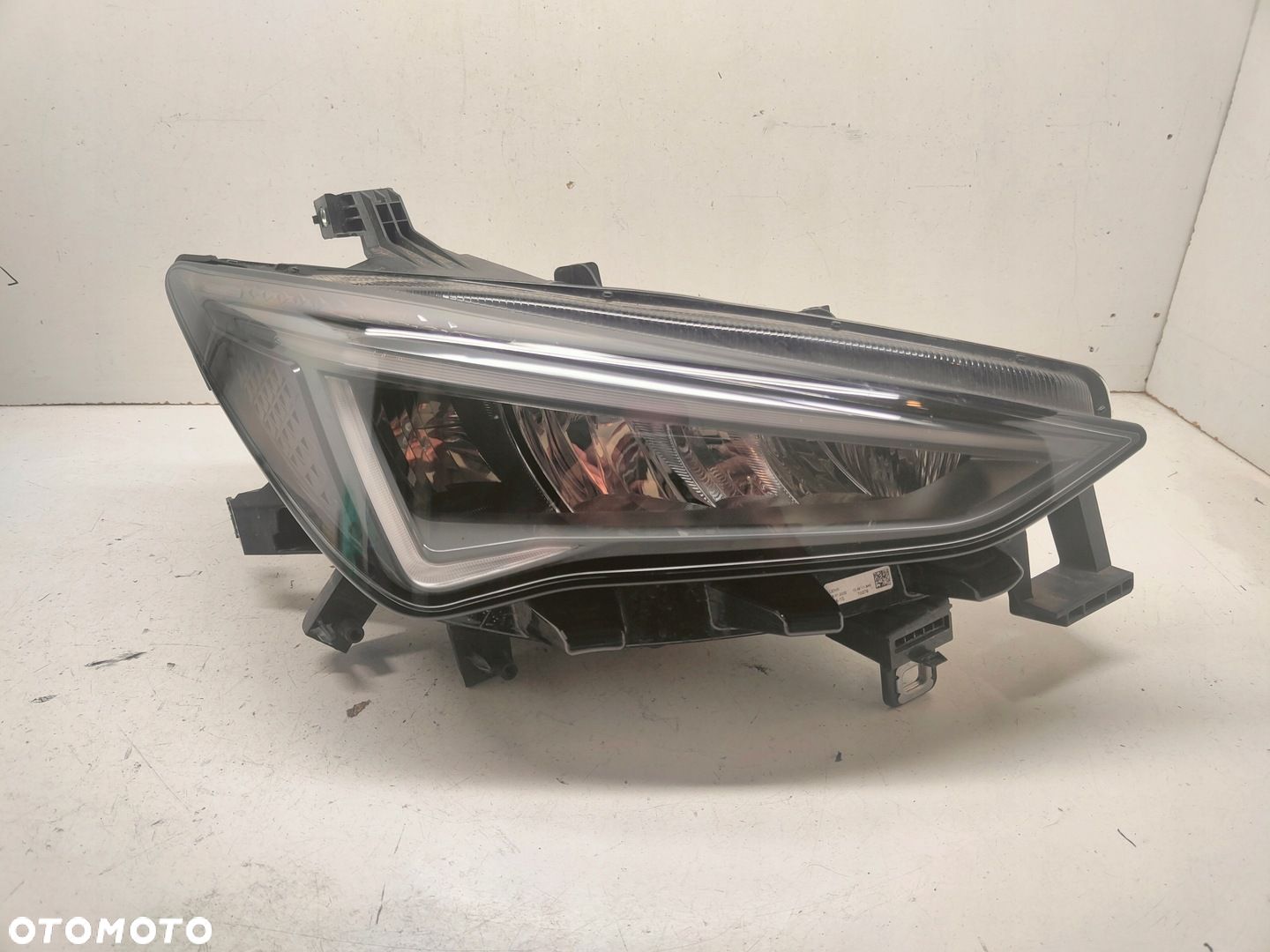 SEAT CUPRA BORN PÓŁ LED LAMPA PRAWY PRZÓD 10F941008H - 1