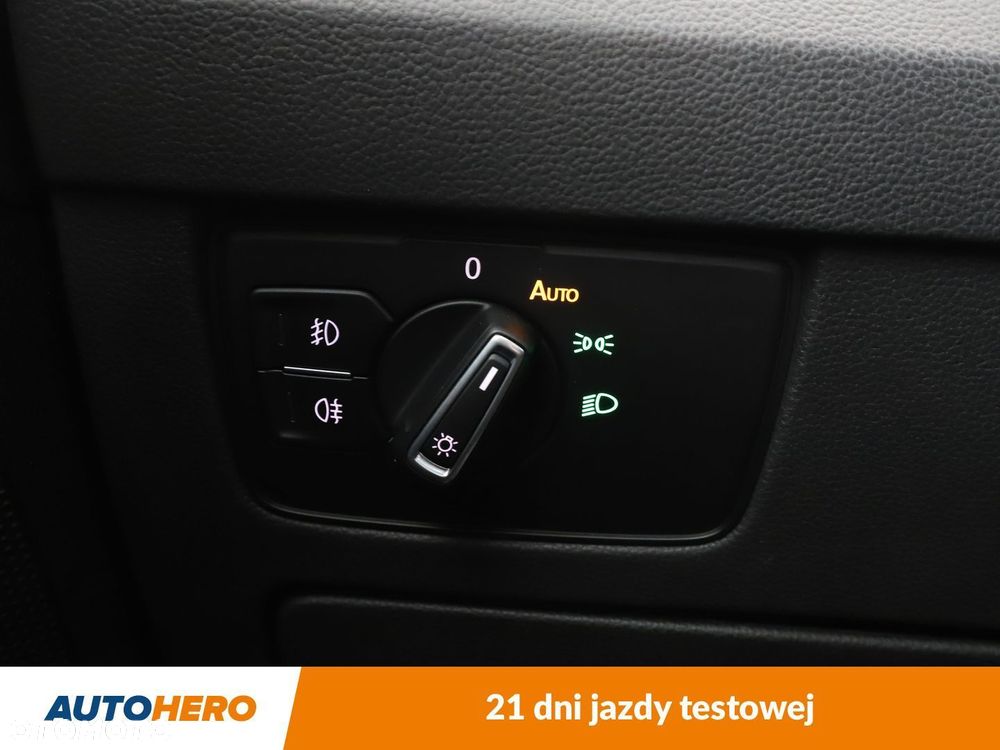 Volkswagen Passat - 32