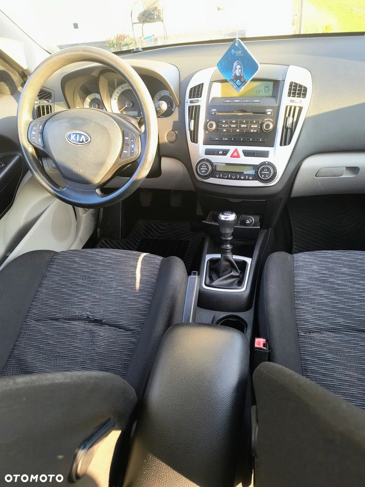 Kia Ceed - 7