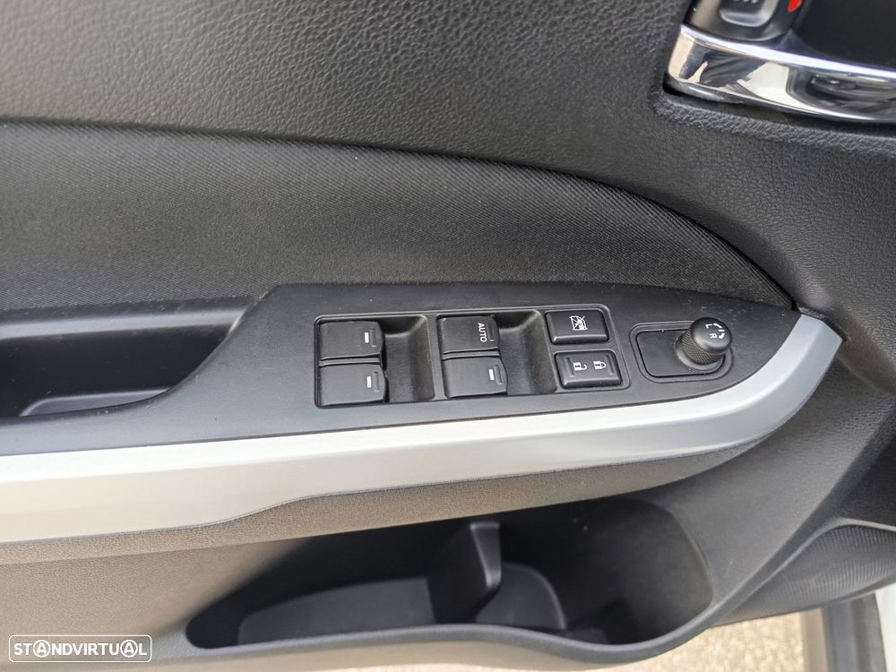 Suzuki Vitara 1.6 DDiS GLX - 17