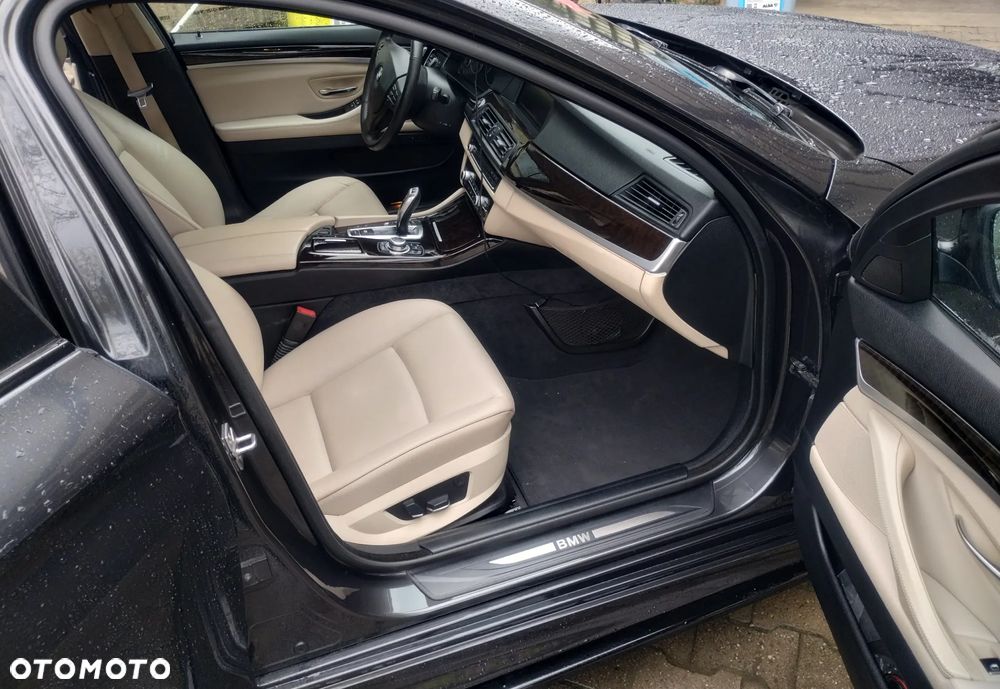 BMW Seria 5 528i xDrive Sport-Aut - 22