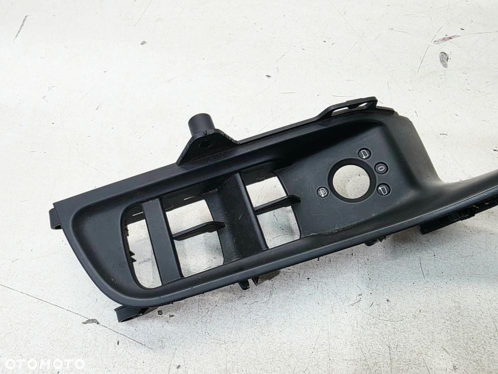UCHWYT RĄCZKA DRZWI LEWY PRZÓD AUDI A3 8V SPORTBACK 8V4959521 - 3