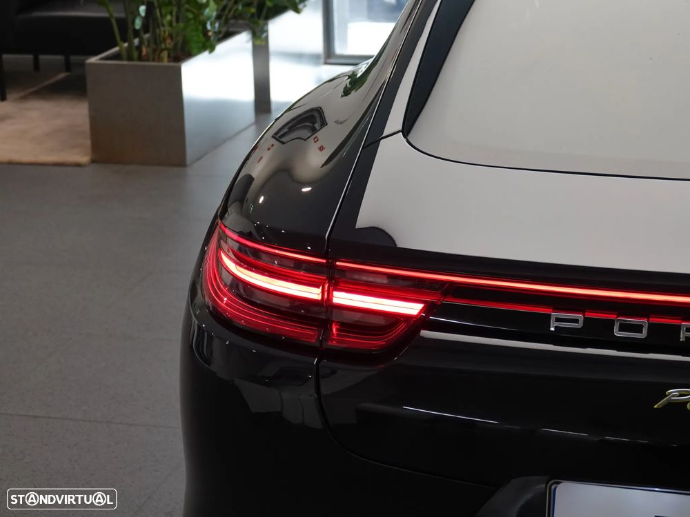 Porsche Panamera 4 E-Hybrid - 4
