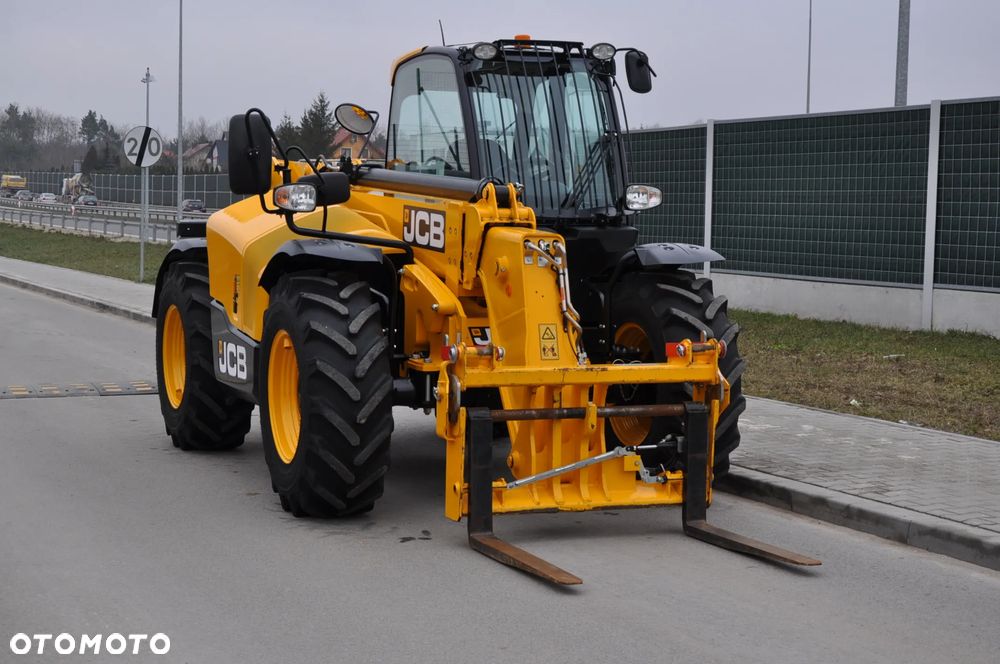 JCB 535-95 ŁADOWARKA TELESKOPOWA STAGE V 109 KM Mało MTG 572 Udźwig 3500 kg WYSOKOŚĆ ZAŁADUNKU 9,5 m Jak Nowa Klimatyzacja Widły do palet Szybkozłącze hydrauliczne - 3