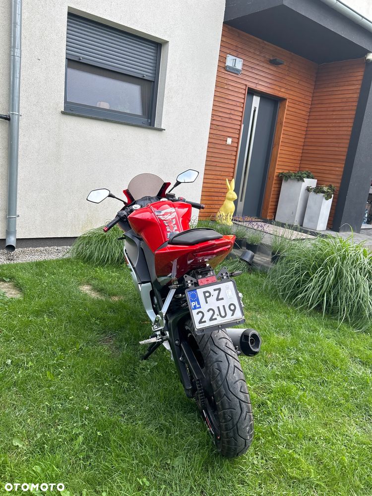 Yamaha YZF - 4