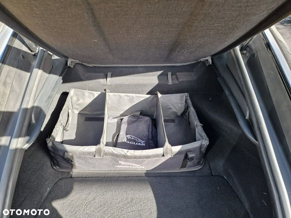 Jaguar F-Type 2.0 Turbo Chequered Flag - 35