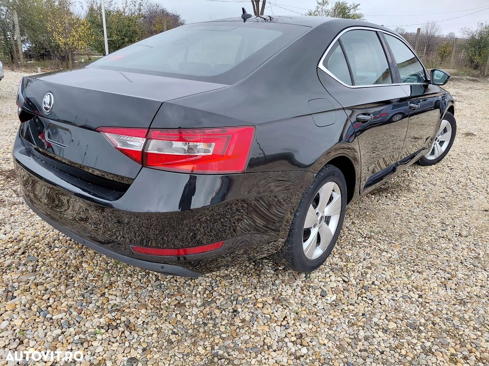 Skoda Superb 2.0 TDI DSG Ambition - 3