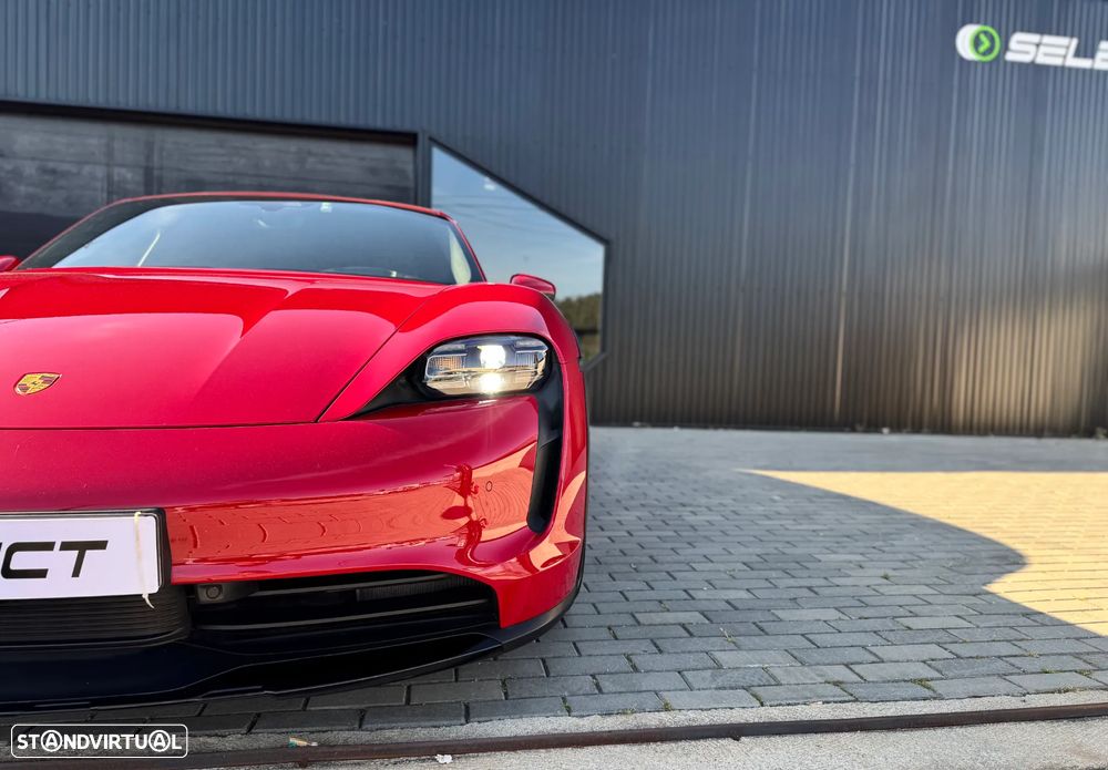 Porsche Taycan Cross Turismo 4 - 13