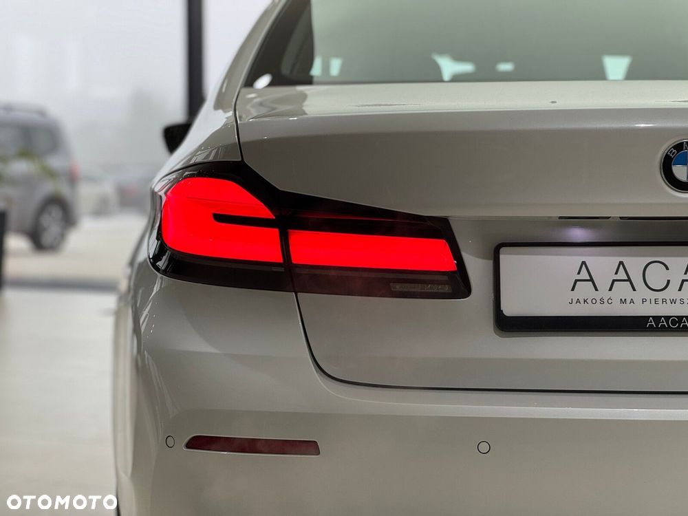 BMW Seria 5 520i - 38