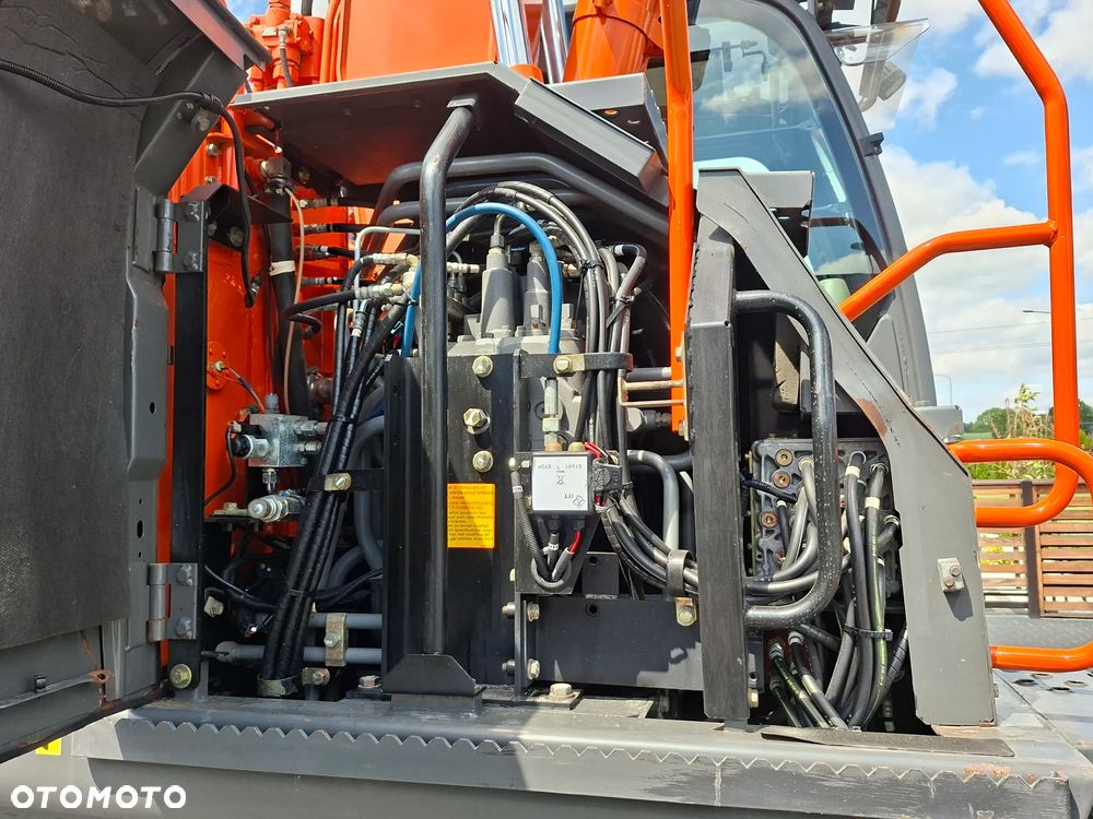 Hitachi ZX140 ROTOTILT - 13