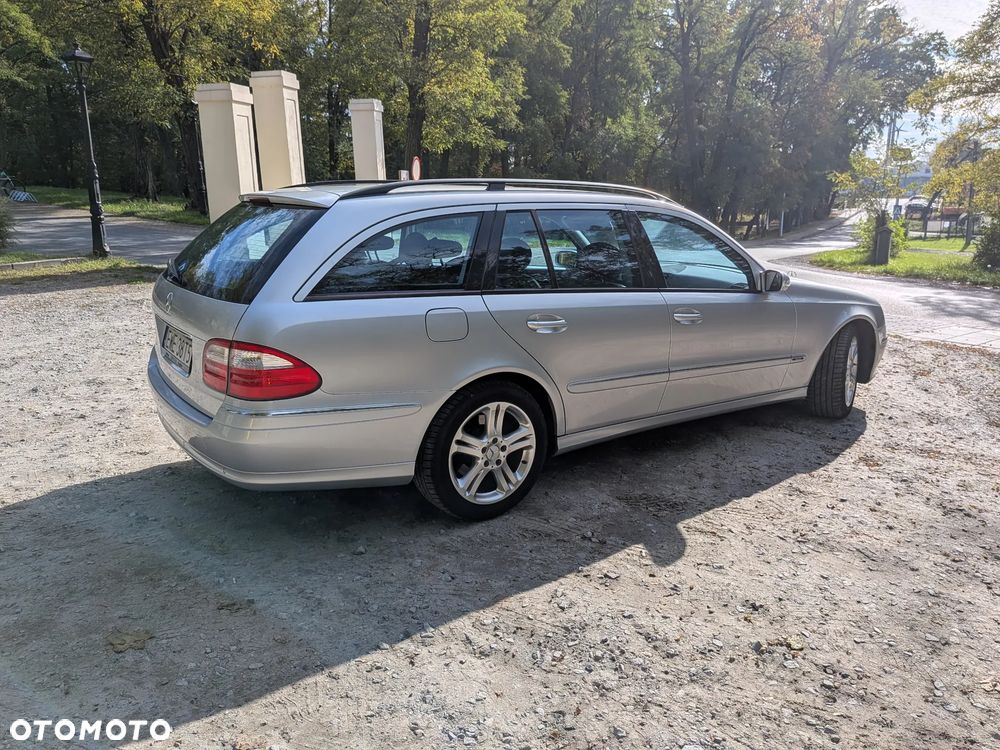 Mercedes-Benz E-Class 2006 photo 2