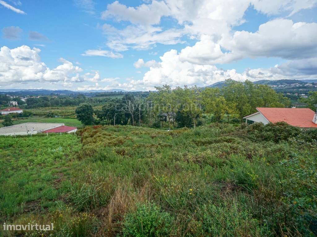 Terreno em zona de construção para venda, na freguesia de Bela, em ... - Grande imagem: 4/5