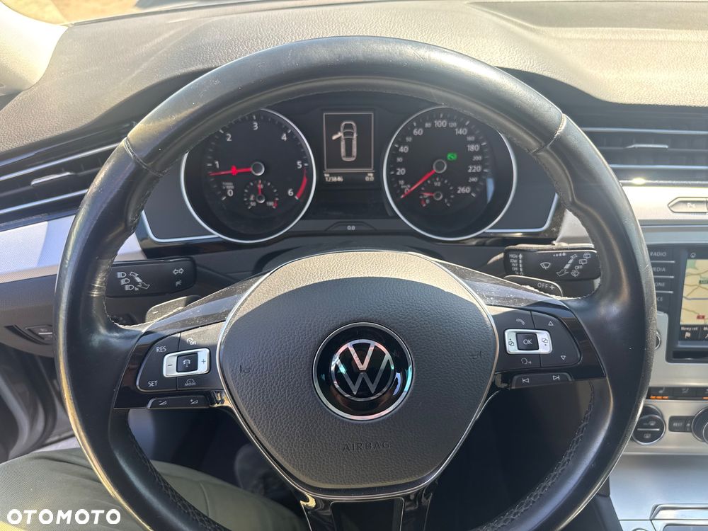 Volkswagen Passat 2.0 TDI SCR DSG Trendline - 15