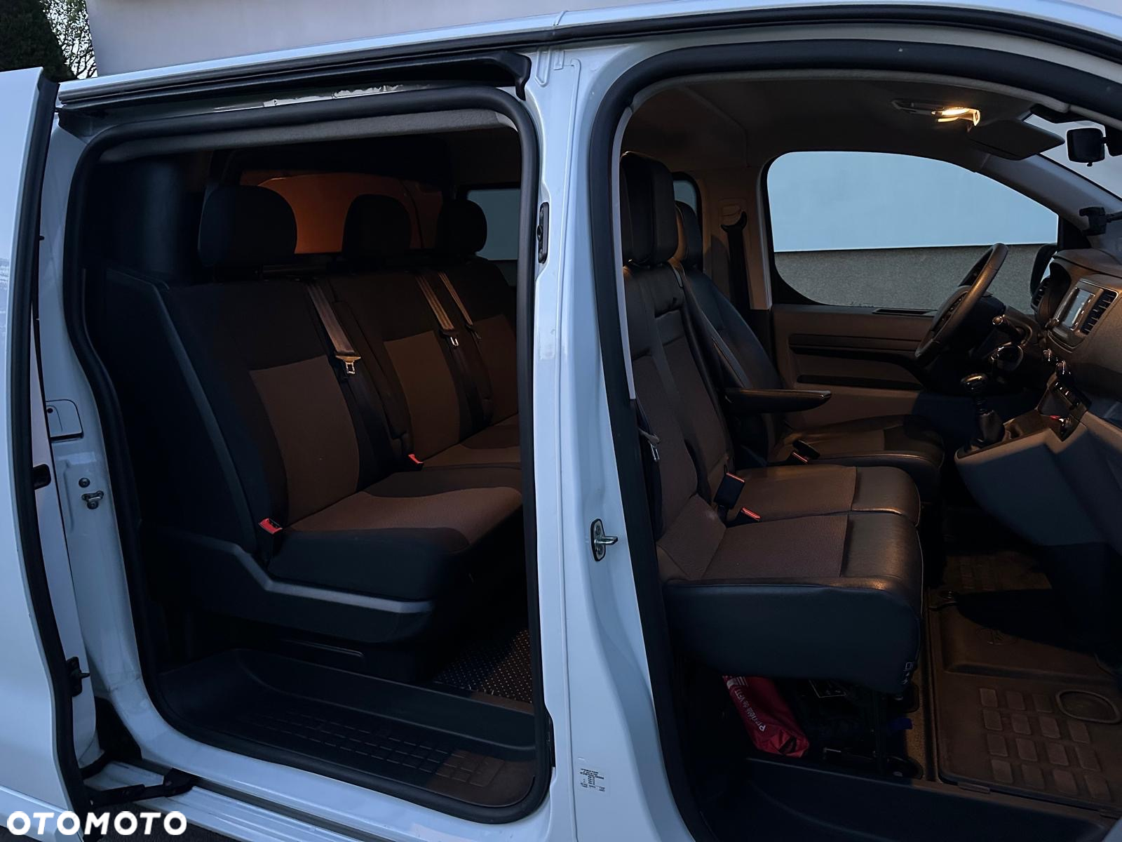 Peugeot Expert - 8