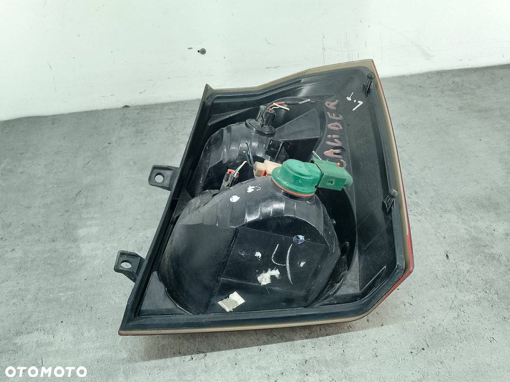 LAMPA TYLNA LEWA DODGE CALIBER 05303753  05160361  05303881 - 2