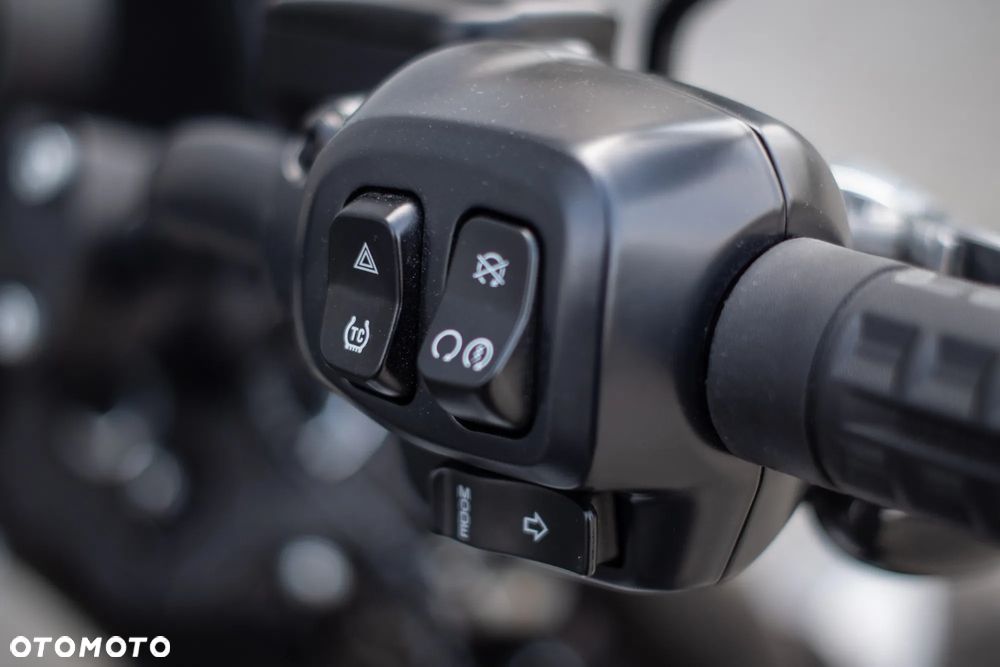 Harley-Davidson Softail Low Rider - 9