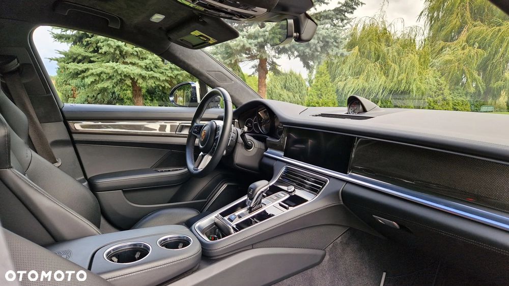 Porsche Panamera Turbo - 12