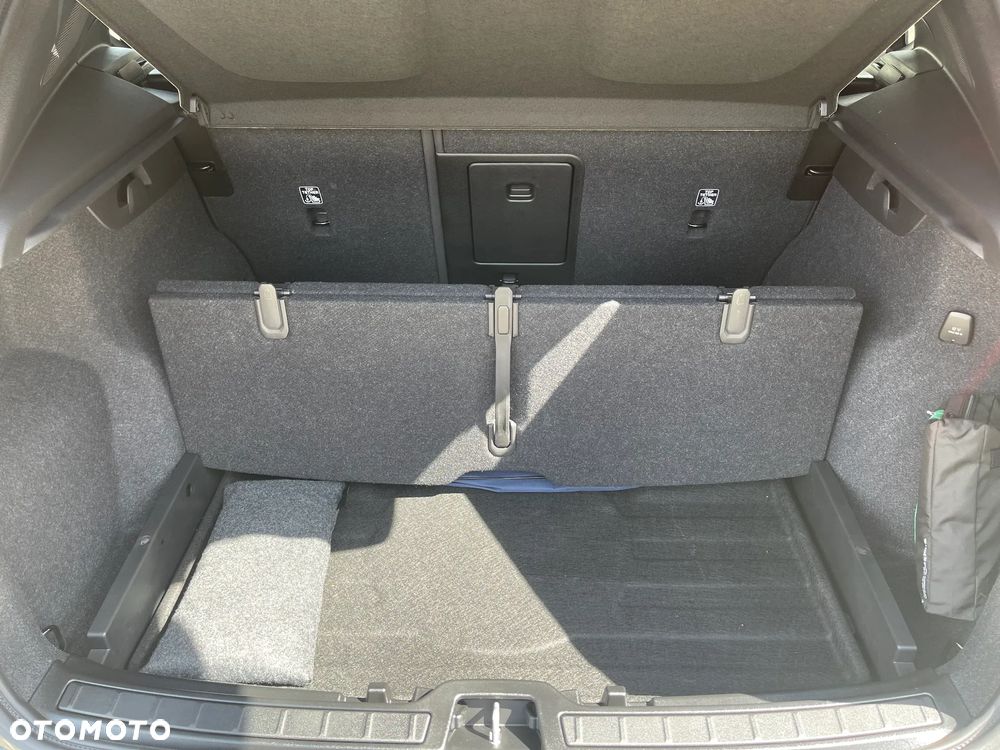 Volvo XC 40 B4 Plus Black Edition - 26
