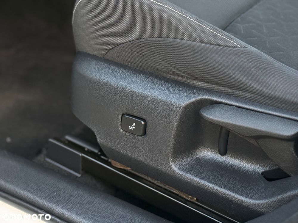 Toyota Corolla 1.8 Hybrid Active - 24