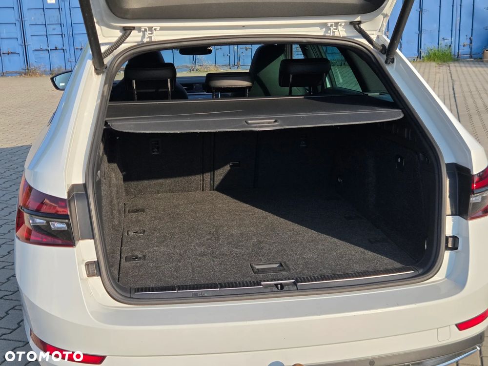 Skoda Superb 2.0 TDI SCR 4x4 Sportline DSG - 33