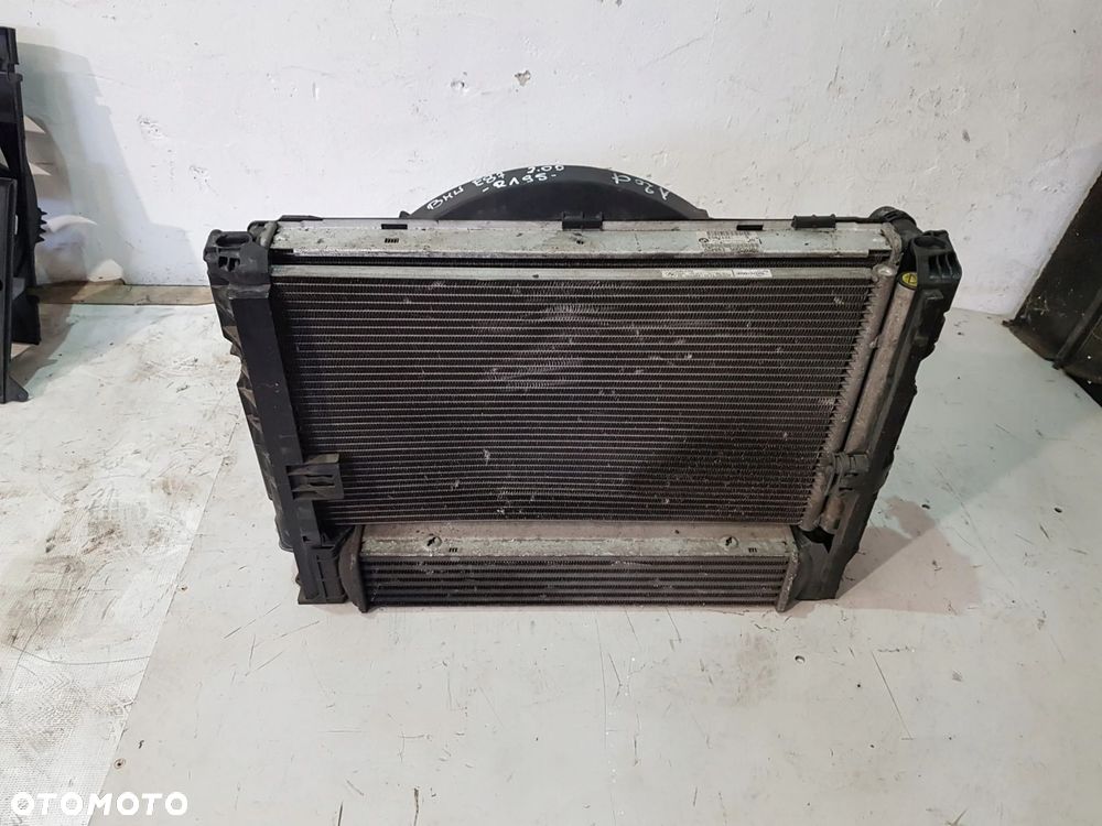 KOMPLET CHŁODNIC WENTYLATOR 780153905 BMW E81 E87 2.0D - 1