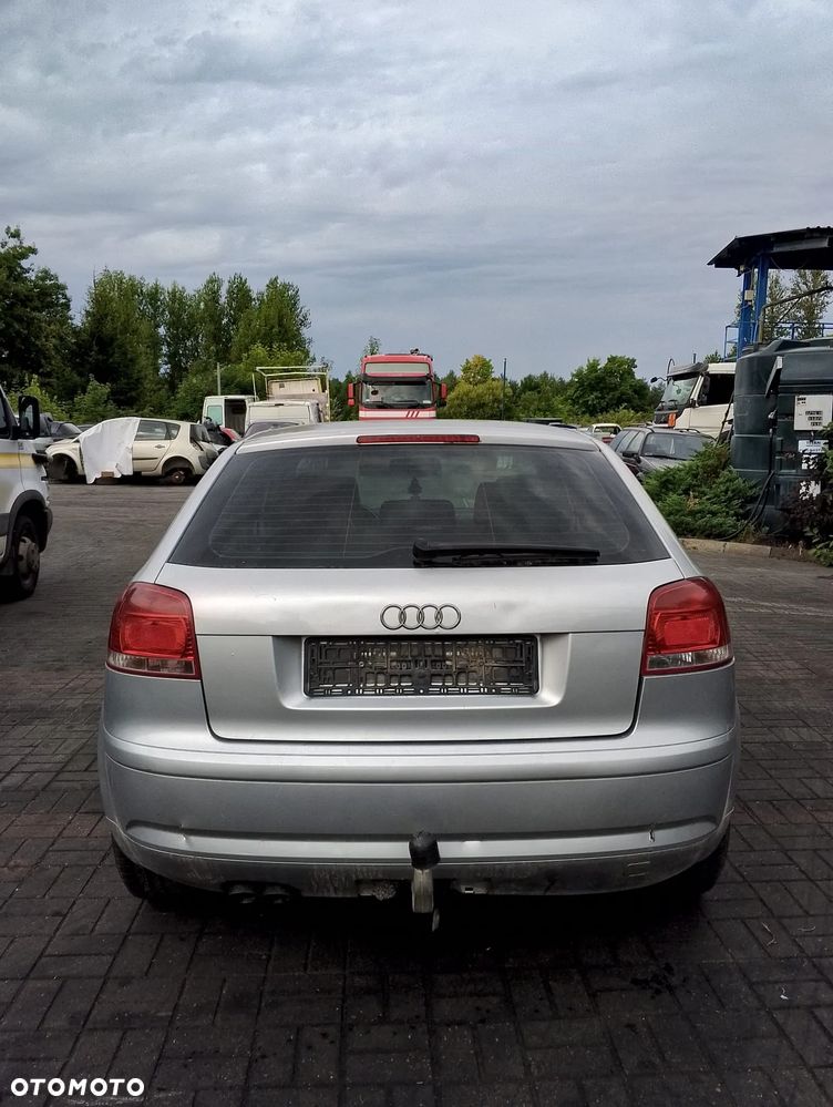 Audi A3 8P (03-13r.) 2.0 TDI 140KM. Silnik BKD Skrzynia GRF lakier LY7W/5B.Cały na części. GWARANCJA !!!  Przód Tył Zestaw Komplet Drzwi Klapa Zderzak Błotnik Maska Grill Atrapa Szyba Pas Lampa Lusterko Boczki Fotel Kanapa Kokpit Deska Rozdzielcza Przełącznik Włącznik Sterownik Przewody Wiązka Instalacja Moduł Komputer Czujnik Listwa Pompa Alternator Wtryski Głowica Rozrusznik Kompresor Sprzęgło Dwumas Silnik Skrzynia ABS Klimatyzacji Paliwa Wspomagania Kolektor Turbina Przepustnica Zawór Chłodnica Koło Hak Belka Sanki Zawieszenie Mcpherson Półoś Amortyzator Wydech Tłumik Zacisk Most - 5