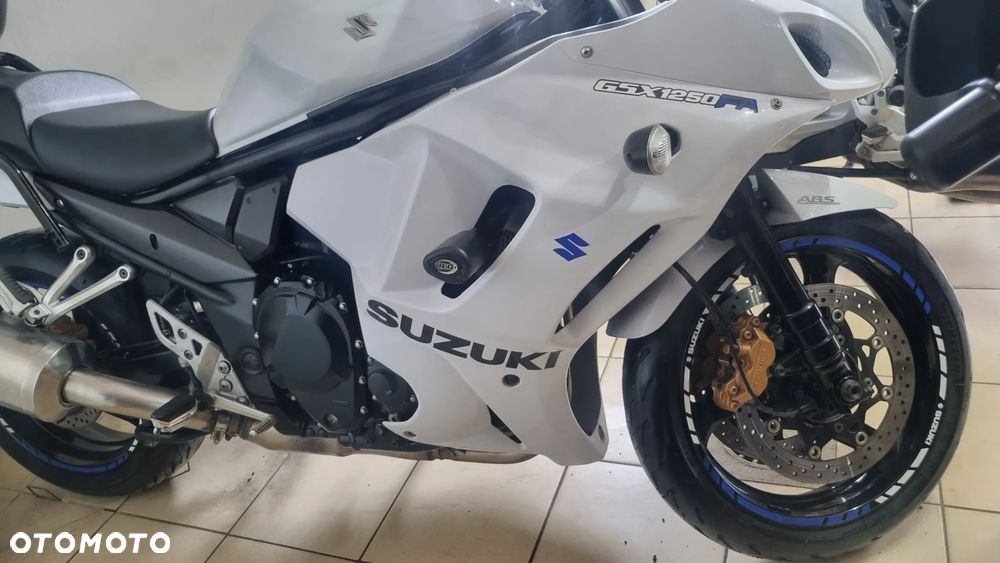 Suzuki GSX - 9