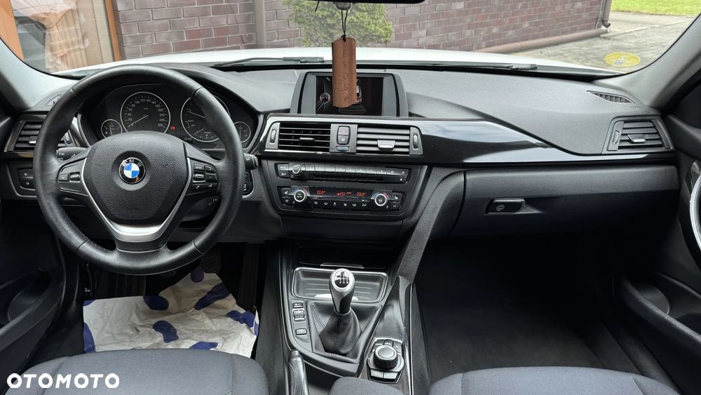 BMW Seria 3 316d Luxury Line EU6 - 25