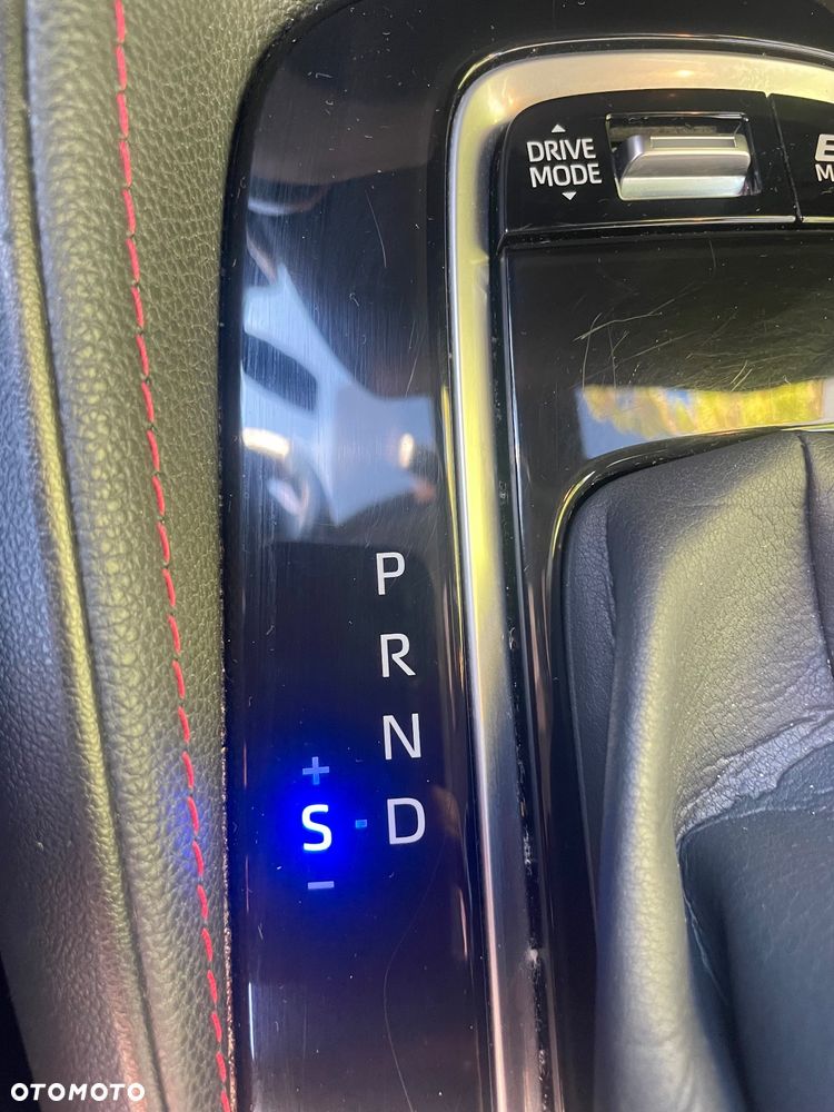 Toyota Corolla 2.0 Hybrid Executive - 11