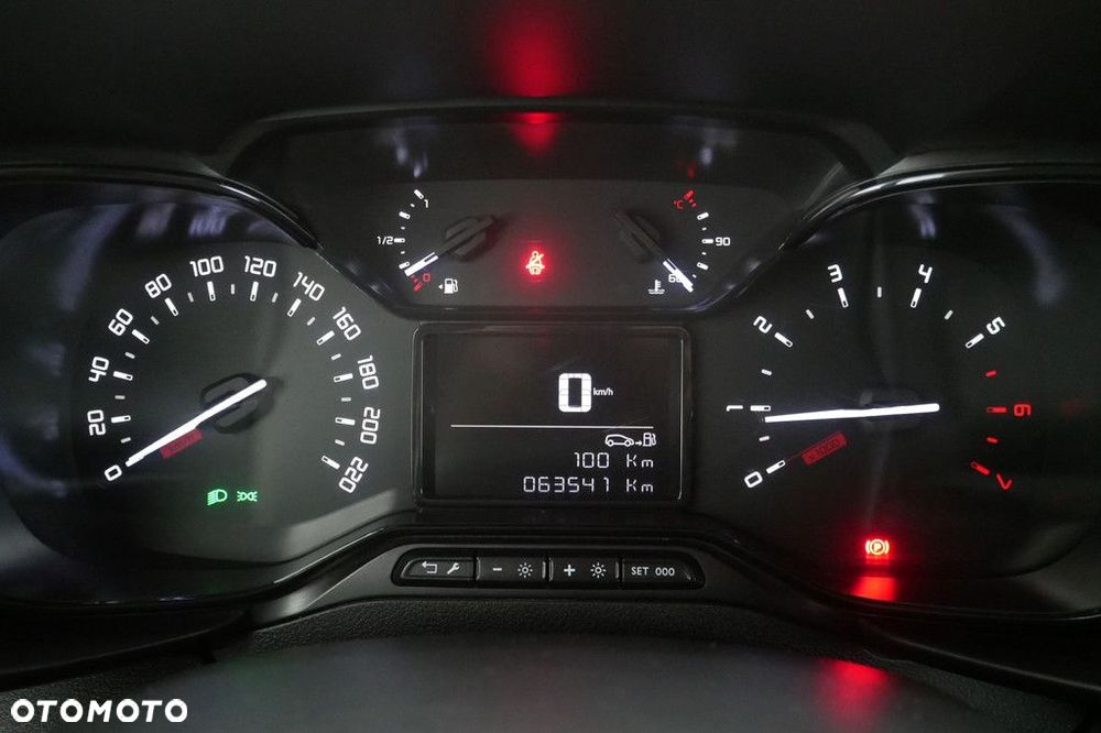 Citroën Berlingo M 1000kg 1.5 Bluehdi 102KM S&S M6 Właścicielem pojazdu jest Ayvens Financial Services Polska - 9