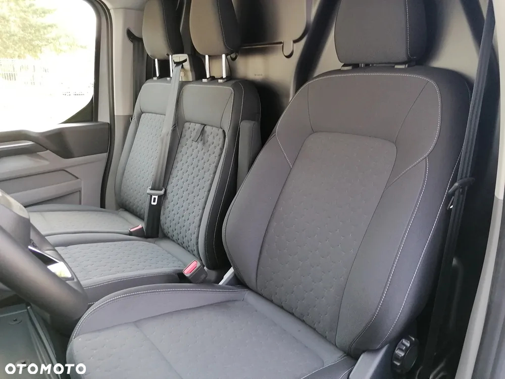 Ford CUSTOM VAN LIMITED - 25