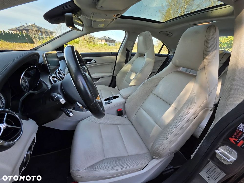 Mercedes-Benz CLA - 12