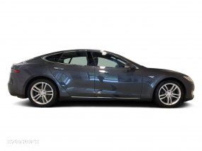 Tesla Model S - 3