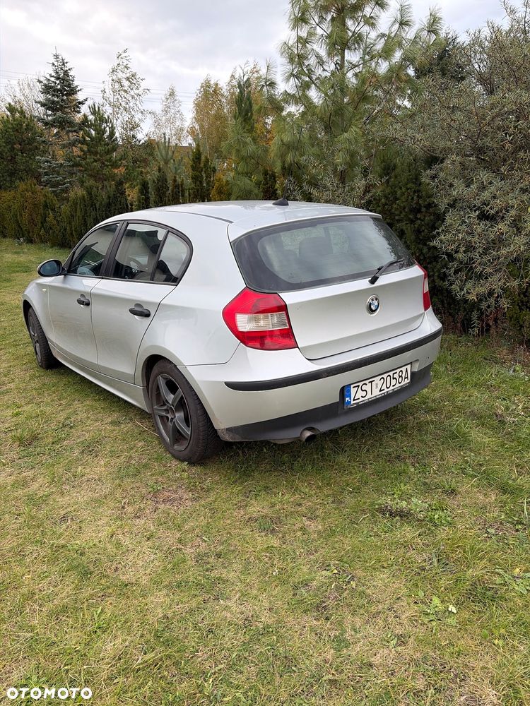 BMW Seria 1 116I 2004 photo 2