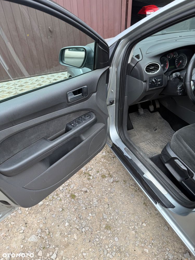 Ford Focus 1.6 TDCi DPF Ghia - 14
