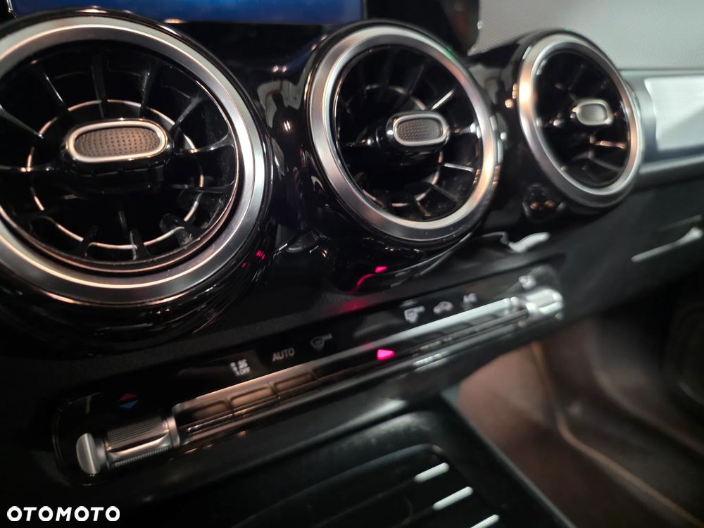 Mercedes-Benz GLB 200 7G-DCT - 29