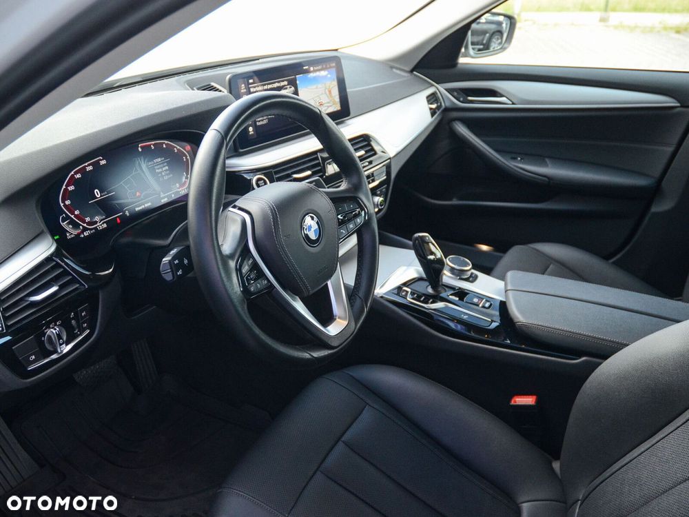 BMW Seria 5 518d mHEV - 21