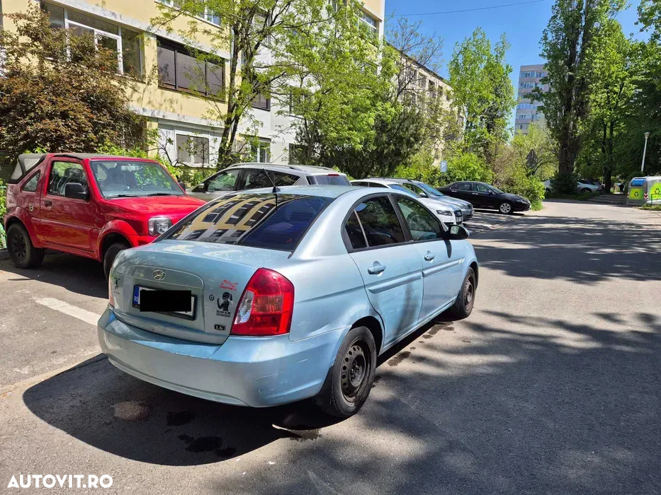 Hyundai Accent - 3