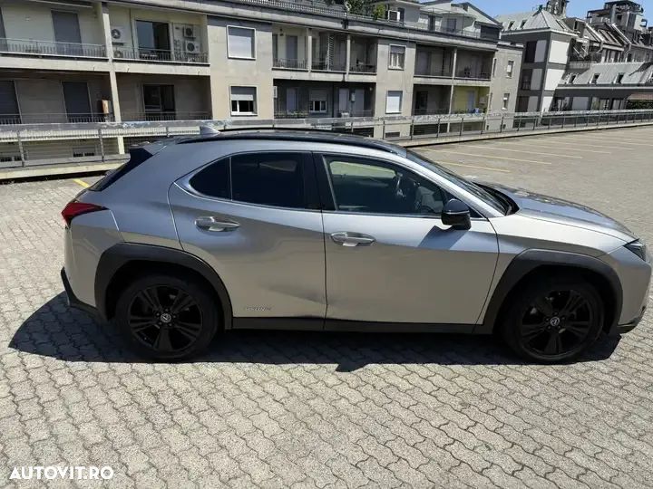 Lexus UX - 9