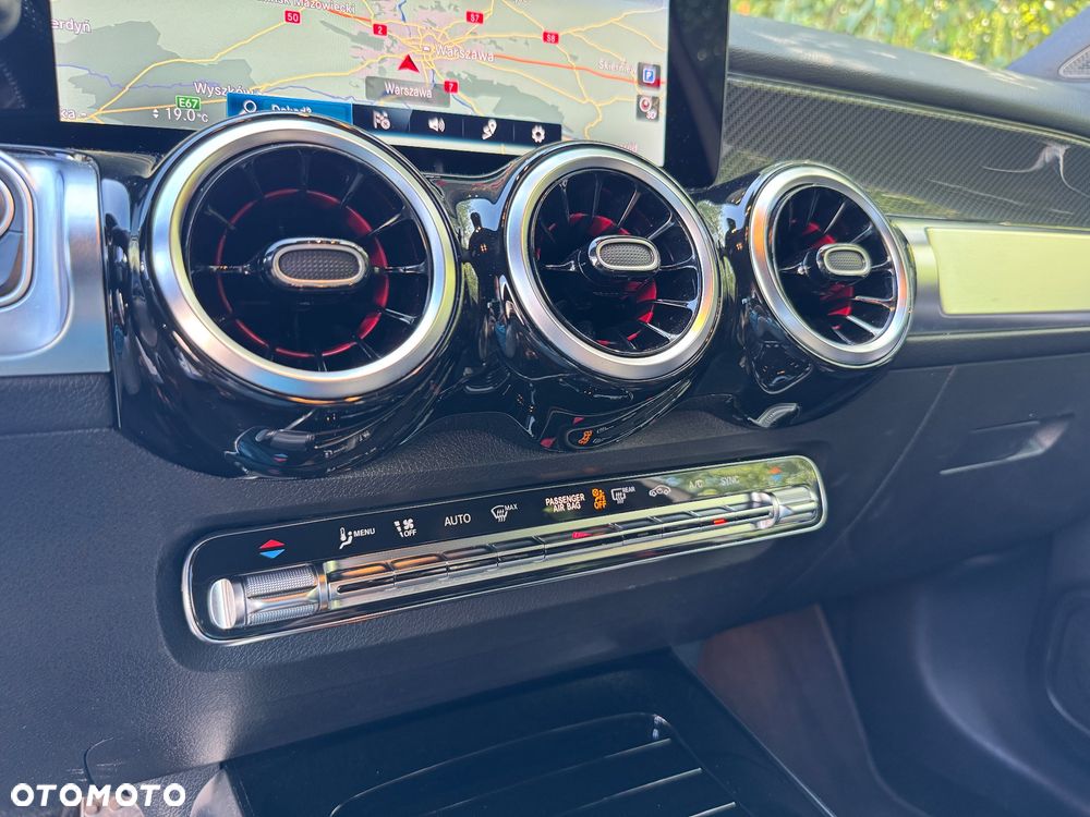Mercedes-Benz GLB - 32