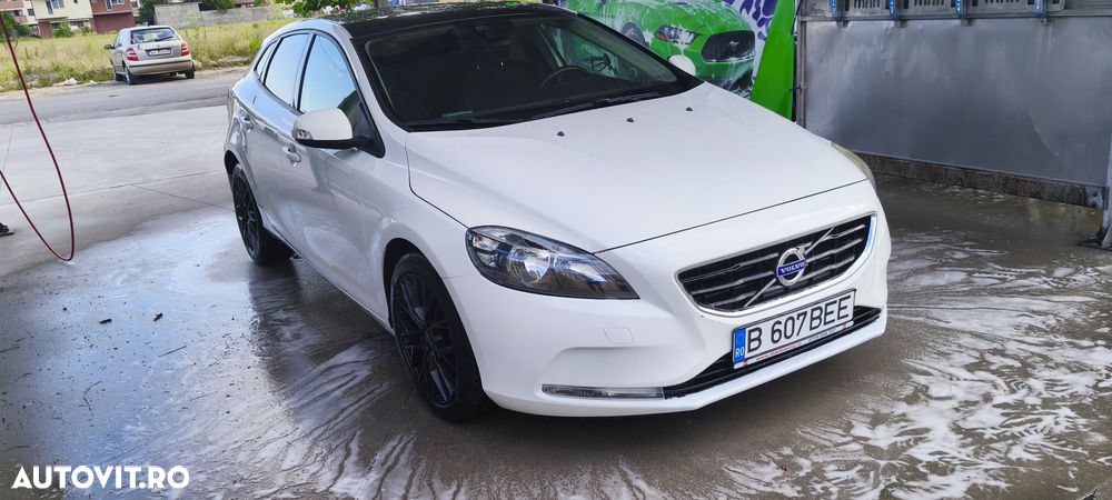 Volvo V40 D2 Aut. Momentum - 1