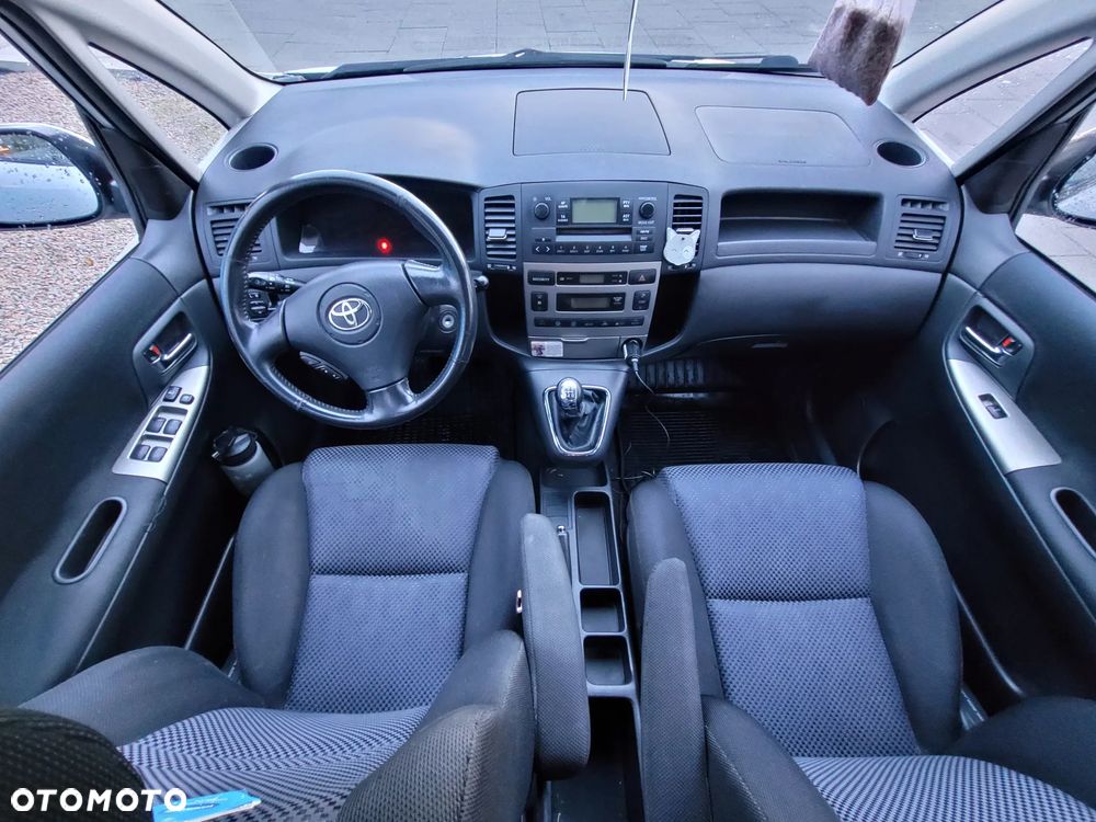 Toyota Corolla Verso 2.0 D-4D - 4