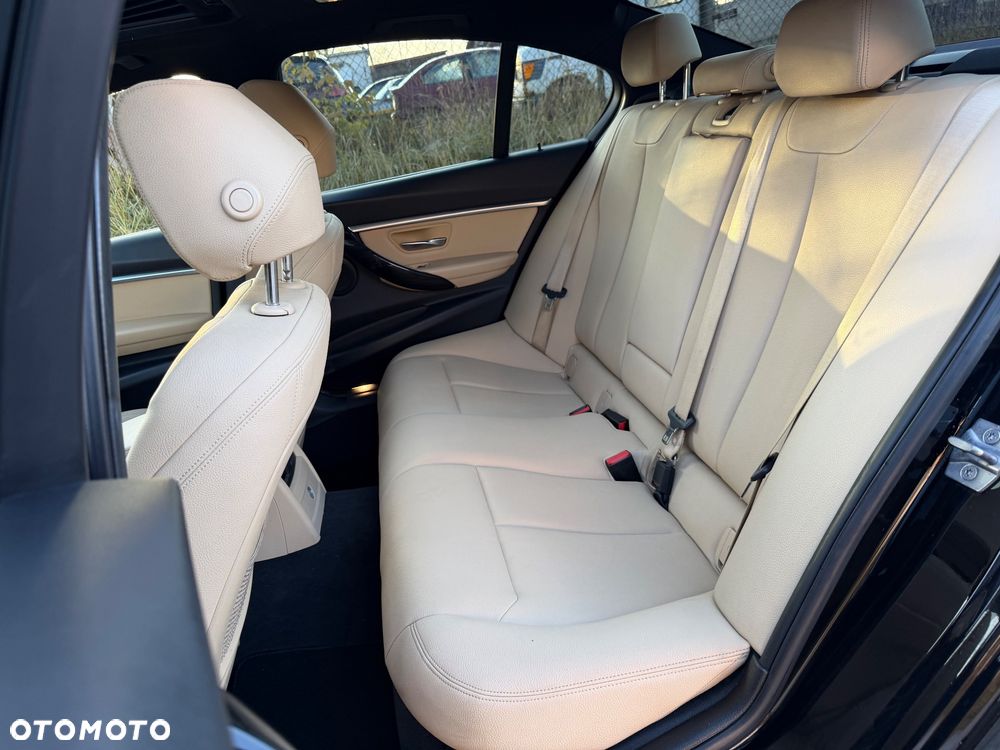 BMW Seria 3 330i Edition Luxury Line Purity - 24