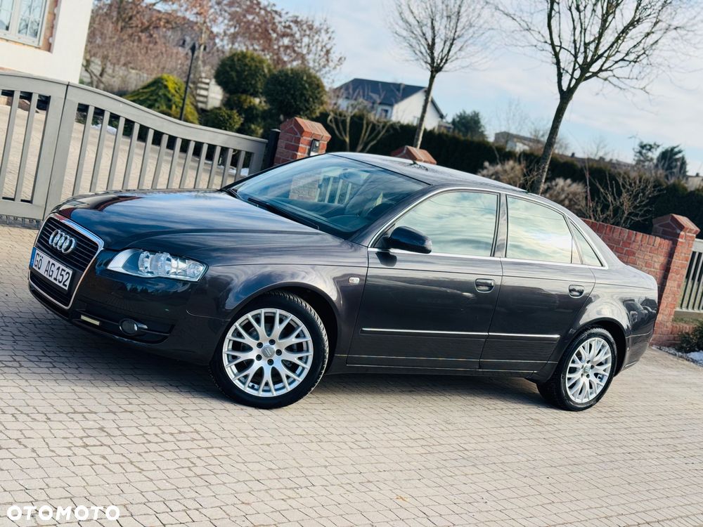 Audi A4 Limousine - 1