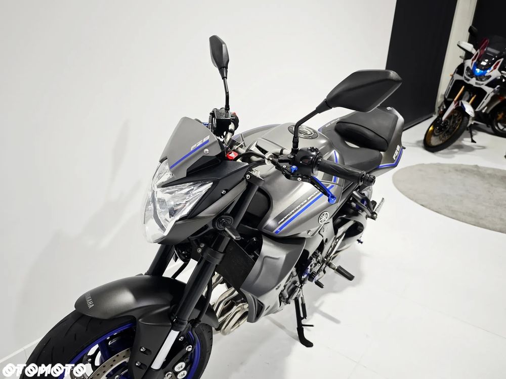 Yamaha FZ - 11
