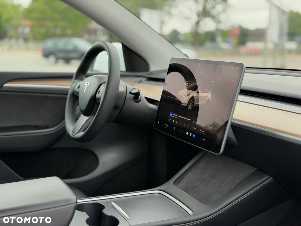 Tesla Model Y - 9