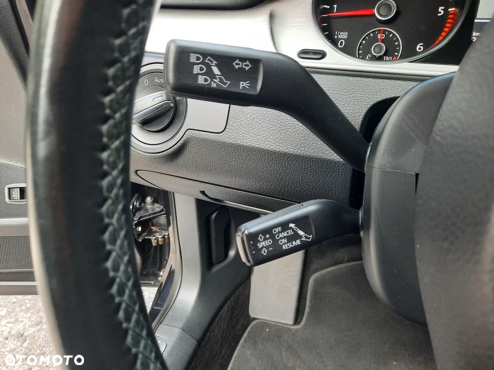 Volkswagen Passat 2.0 TDI Highline DSG - 34
